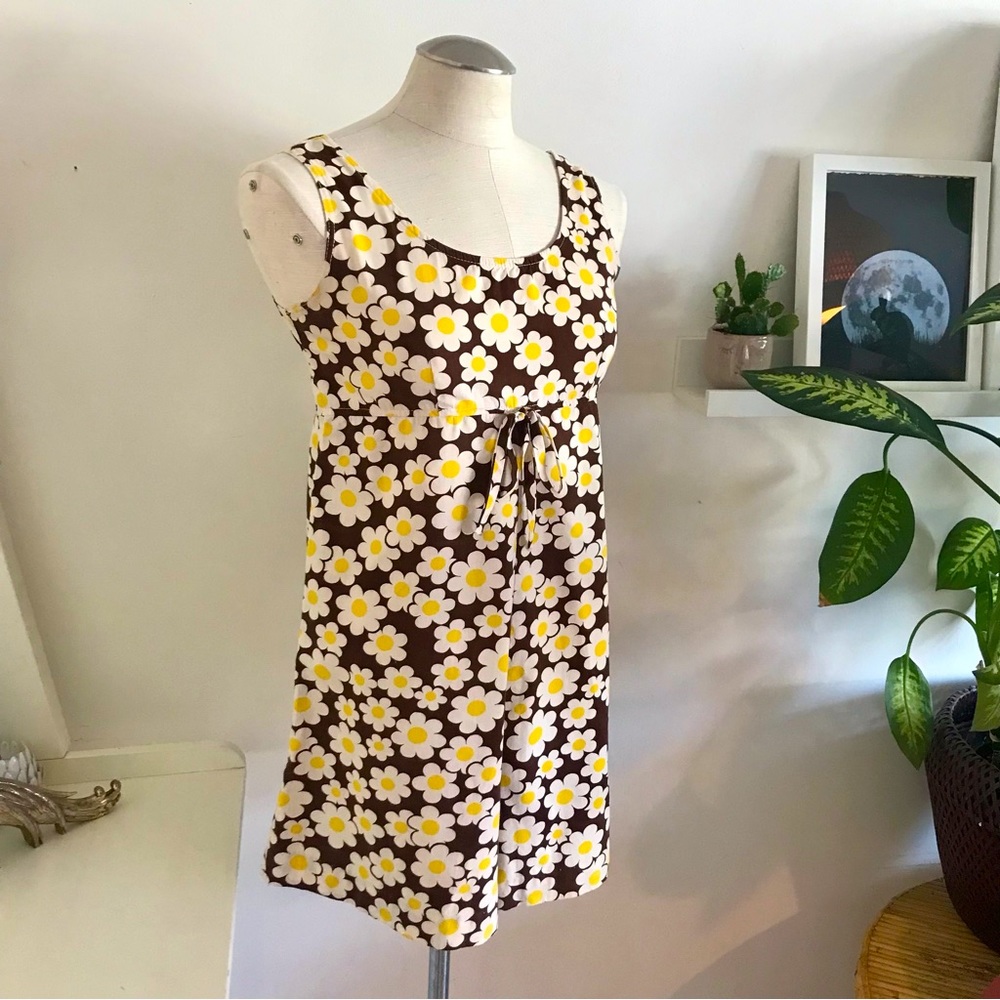 Adorable 1960s Cotton Romper in Daisy Print, Vintage, Size Small